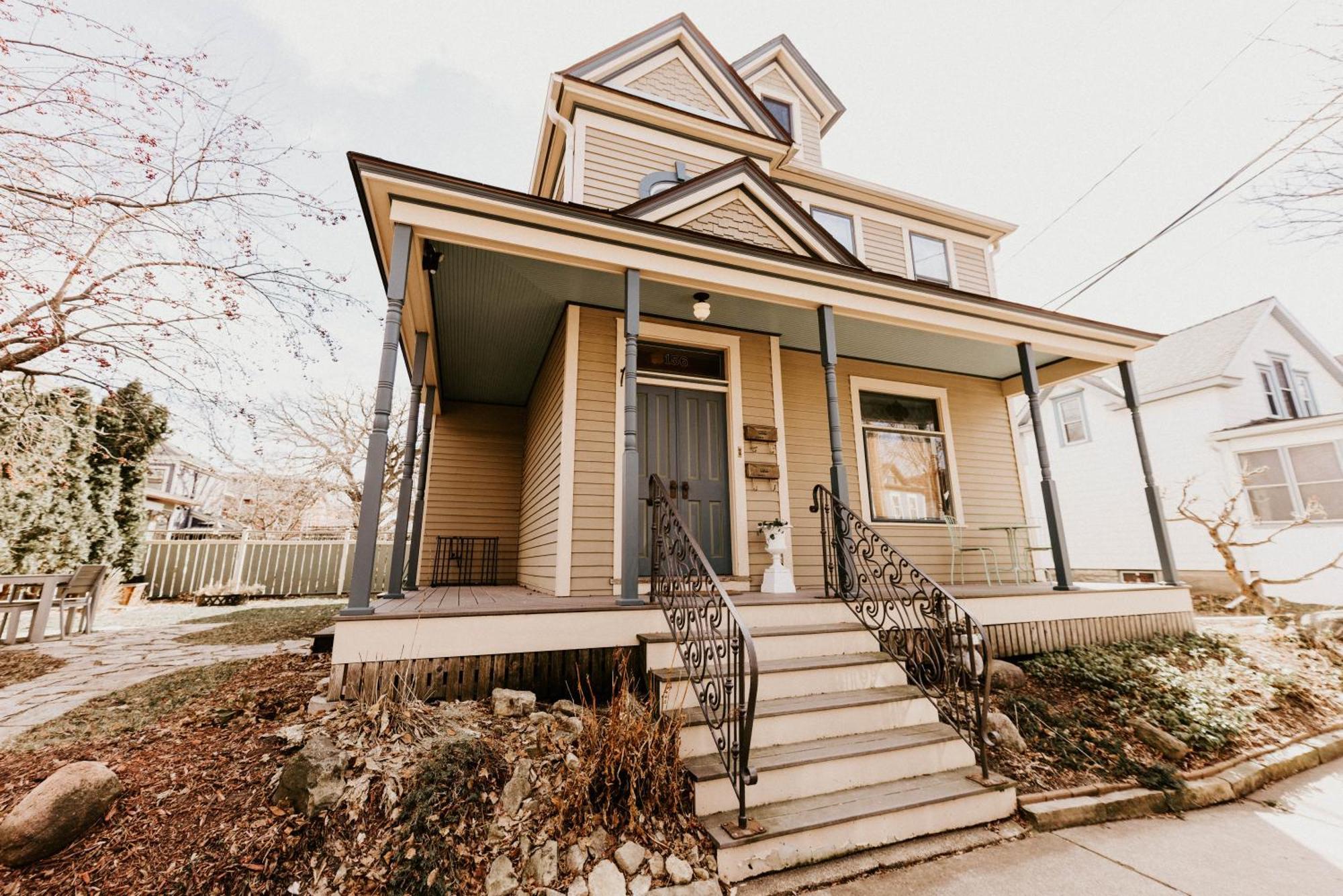 Retro Gem Box Victorian Steps From Irvine Park Apartment Saint Paul Exterior photo